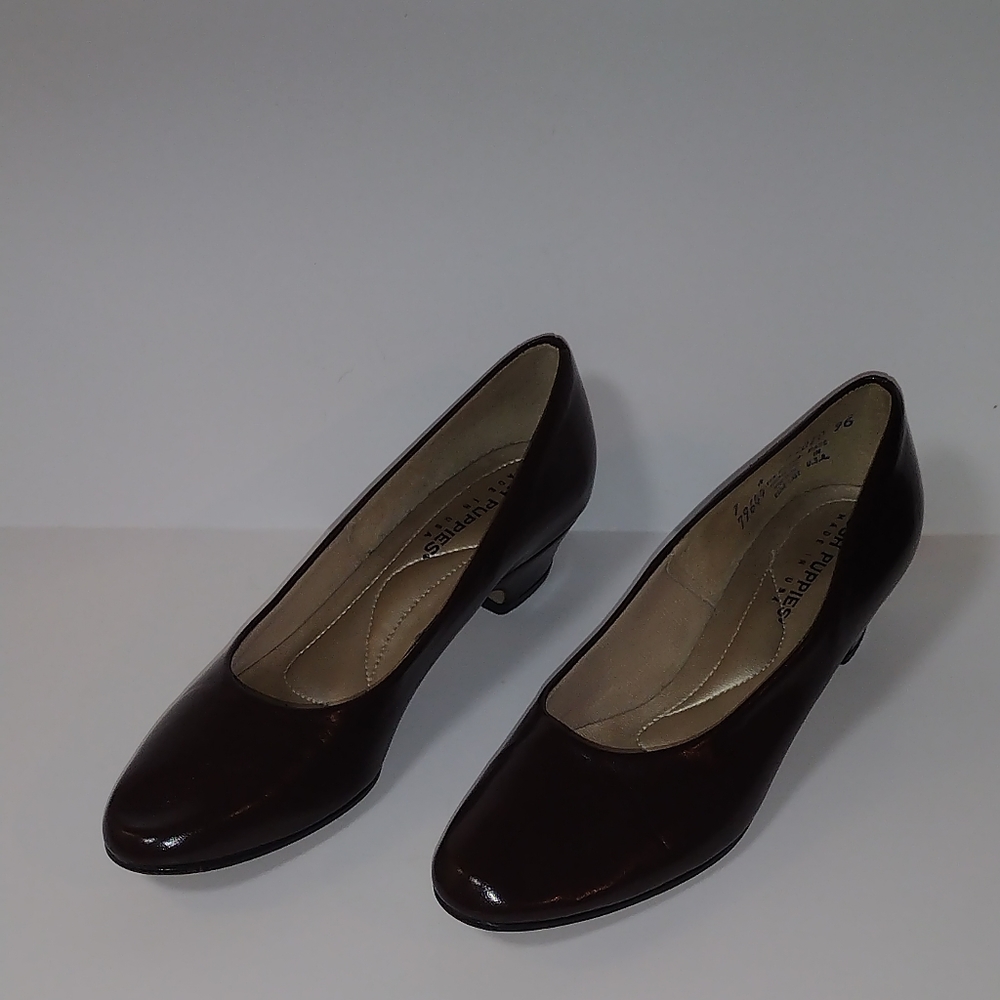 Hush Puppies size 7 N low heels